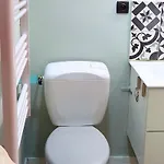 Les Eugenes, Apartament *