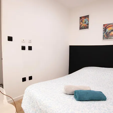 Les Eugenes, 아파트