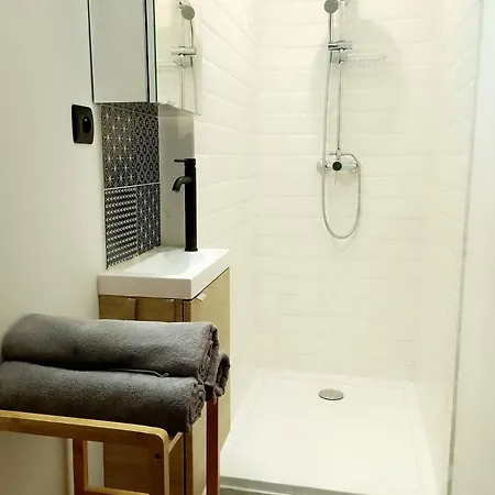 Les Eugenes, 아파트