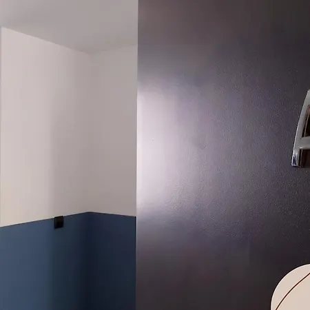 Les Eugenes, 아파트